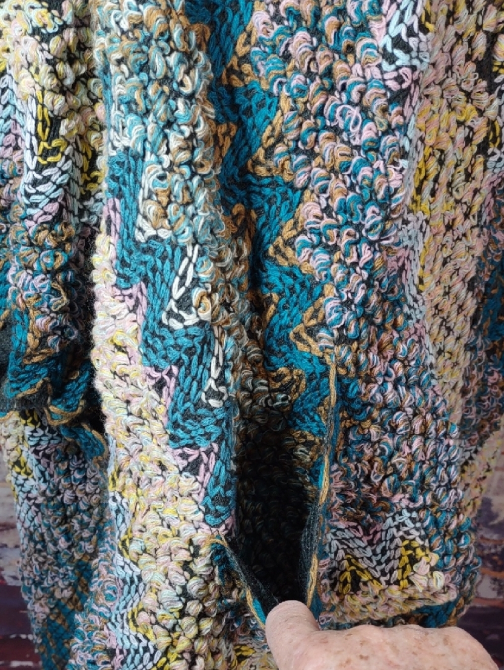 David and Young Poncho/Shawl - Picture 4 of 7